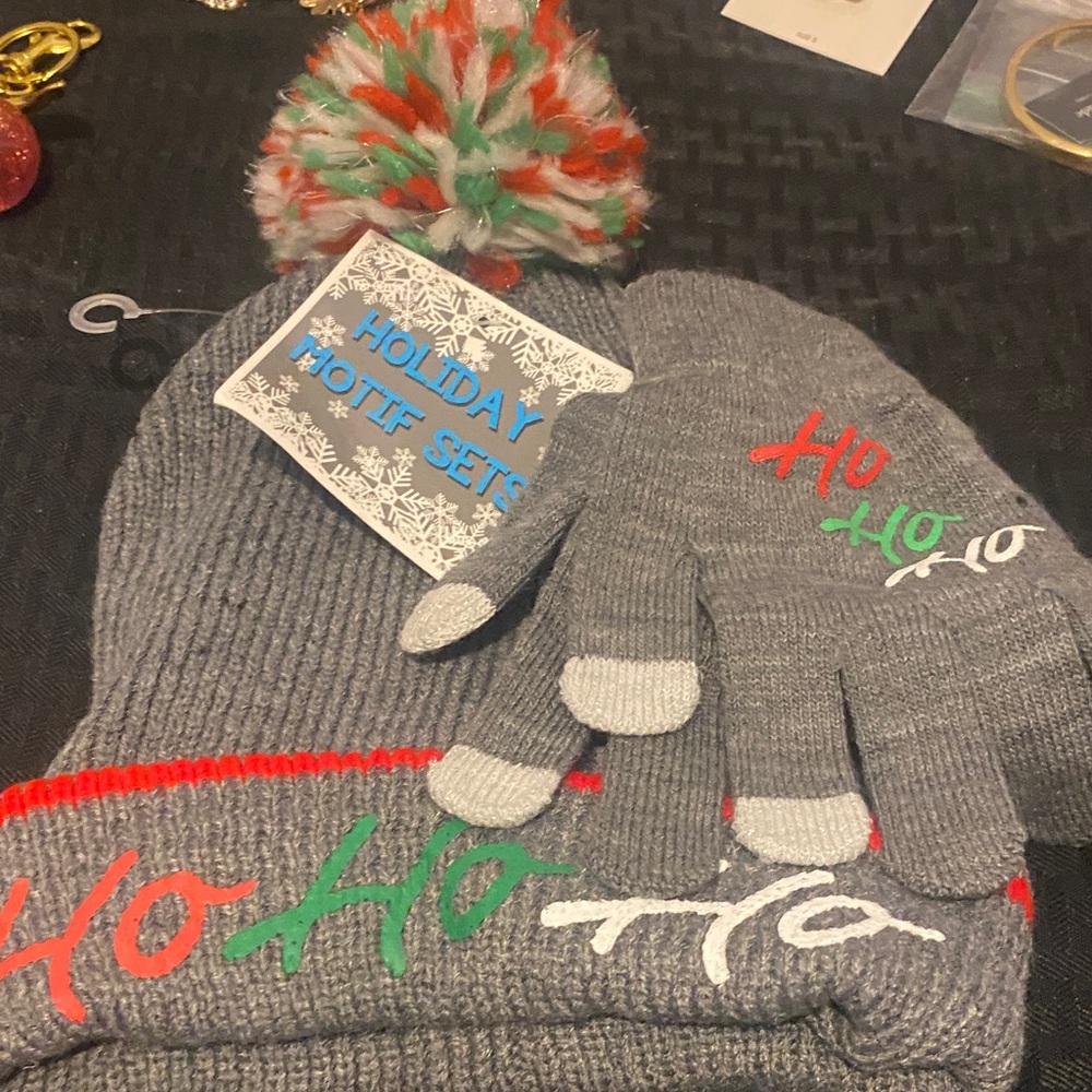Nwt Gray Holiday Hat and Glove Set Small